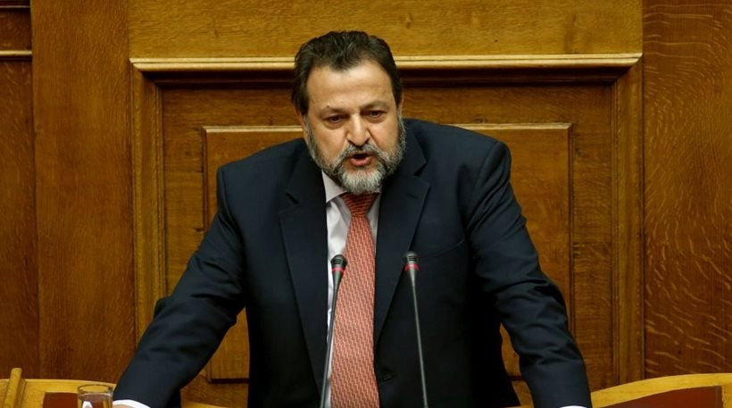 Χαμός σε πρωινή εκπομπή – Πλακώθηκε ο Κεγκέρογλου με συνταξιούχο (βίντεο)